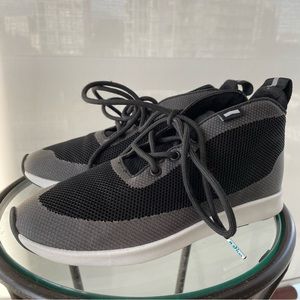 Native shoes/ankle boots - sample pair size 6 women’s EUC black grey fabric